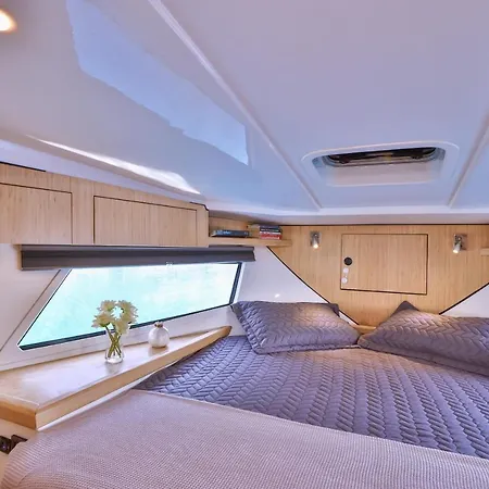 Blue Neptune Yacht Bateau-hôtel *