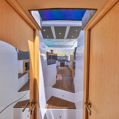 Bateau-hôtel Blue Neptune Yacht *