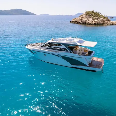 Blue Neptune Yacht Bateau-hôtel *