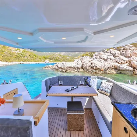 Blue Neptune Yacht Bateau-hôtel Kaş